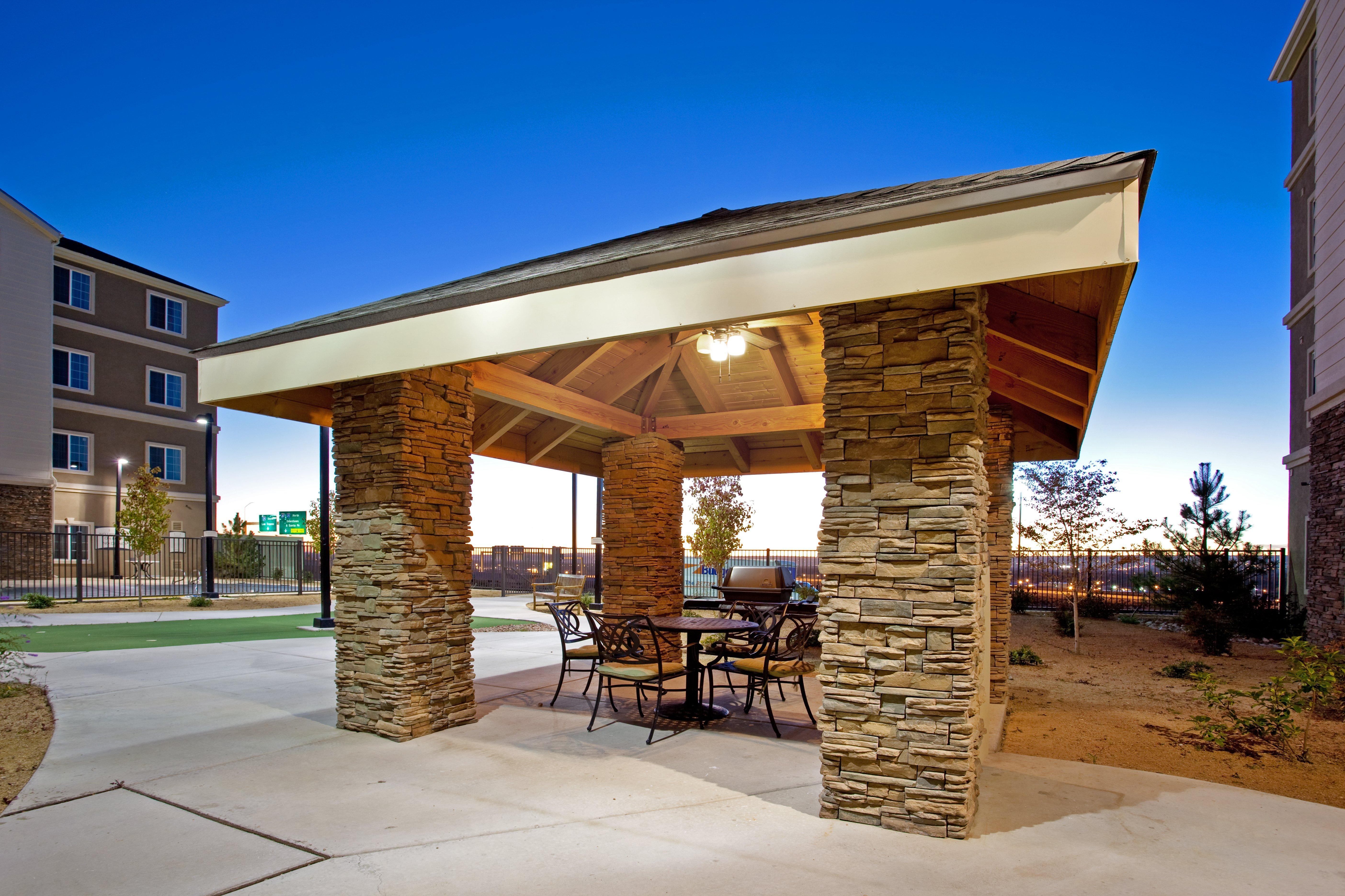 Staybridge Suites - Albuquerque Airport, An Ihg Hotel Exterior photo